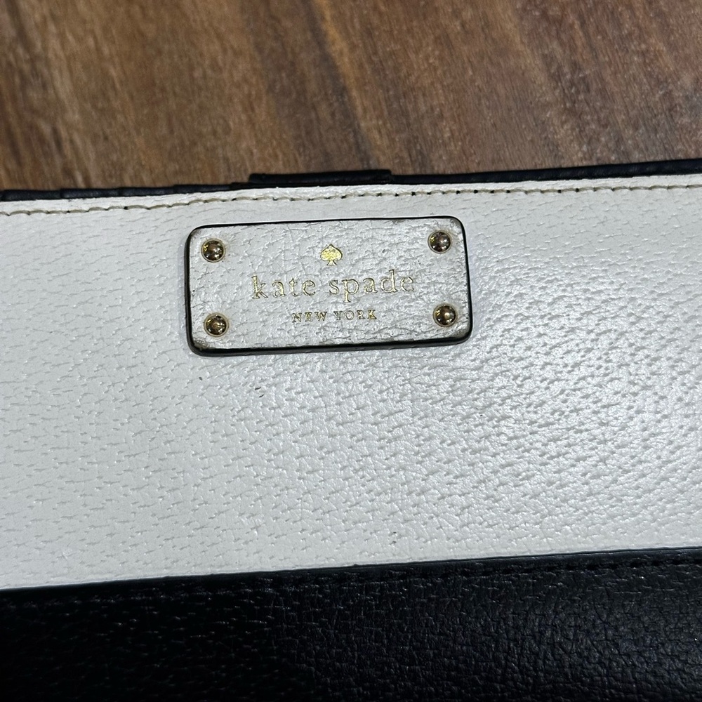 Kate Spade Two-Tone Black and Cream Wallet - Picture 2 of 7
